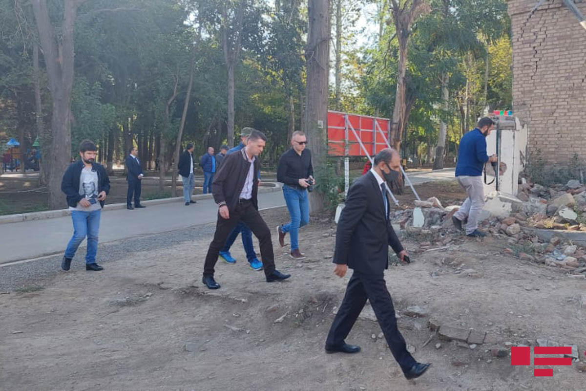 Ukrainian journalists visit areas in Ganja, subjected to missile strikes by Armenia