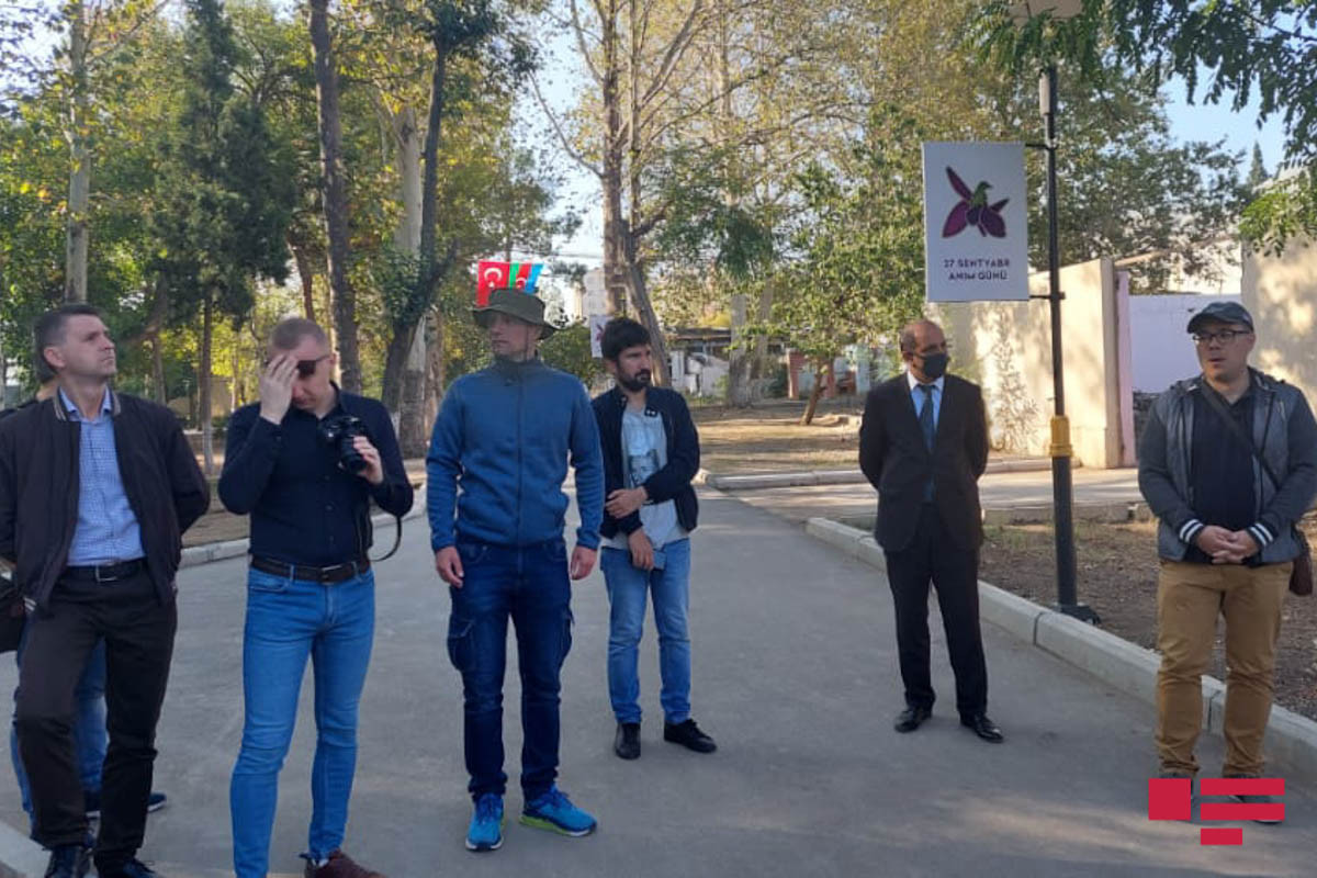 Ukrainian journalists visit areas in Ganja, subjected to missile strikes by Armenia