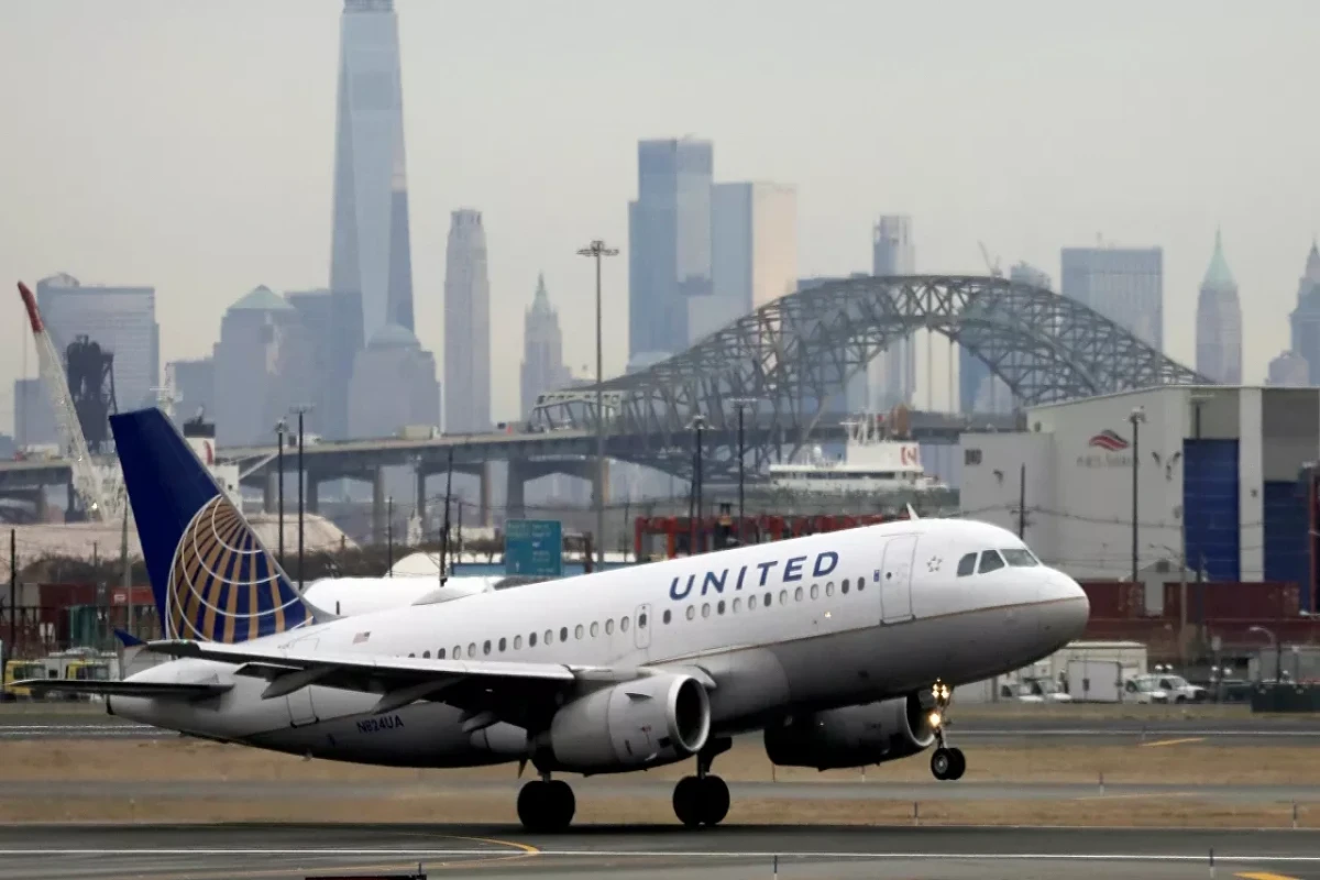 United Airlines to layoff 593 employees for not getting vaccinated