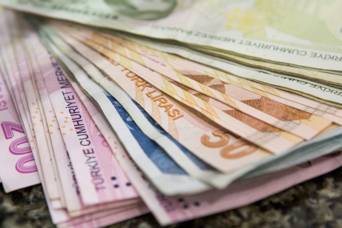 Exchange rate of lira against manat falls to historical minimum