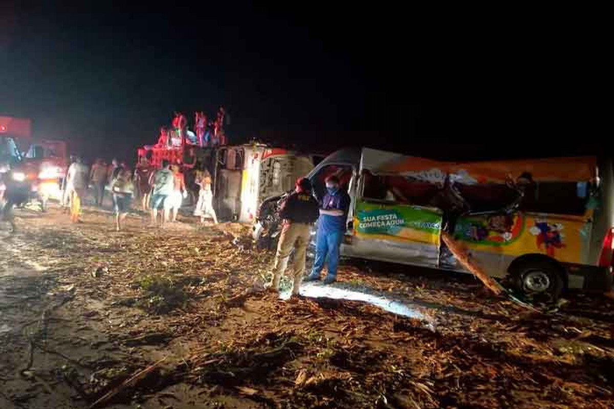 Braziliyada baş vermiş avtoqəzada 12 nəfər ölüb - FOTO 