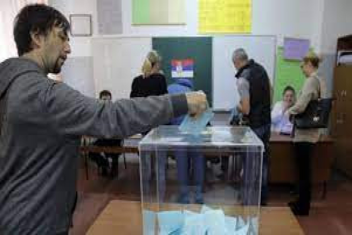 Serbiyadakı seçkidə insident baş verib, xəsarət alanlar var