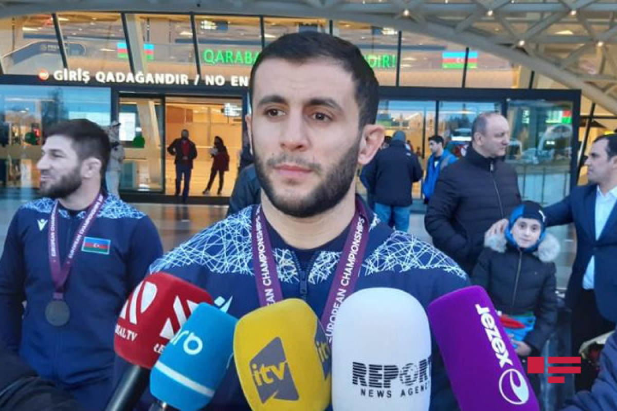 Азербайджанские борцы, ставшие чемпионами Европы, вернулись на родину-ФОТО 