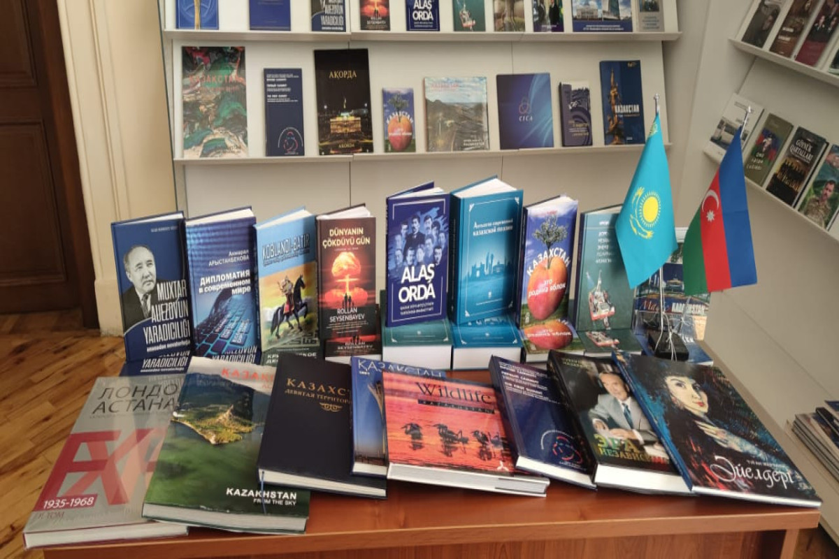 Qazaxıstan səfirliyi Qarabağda yaradılacaq kitabxanalara 500-dən çox kitab verib