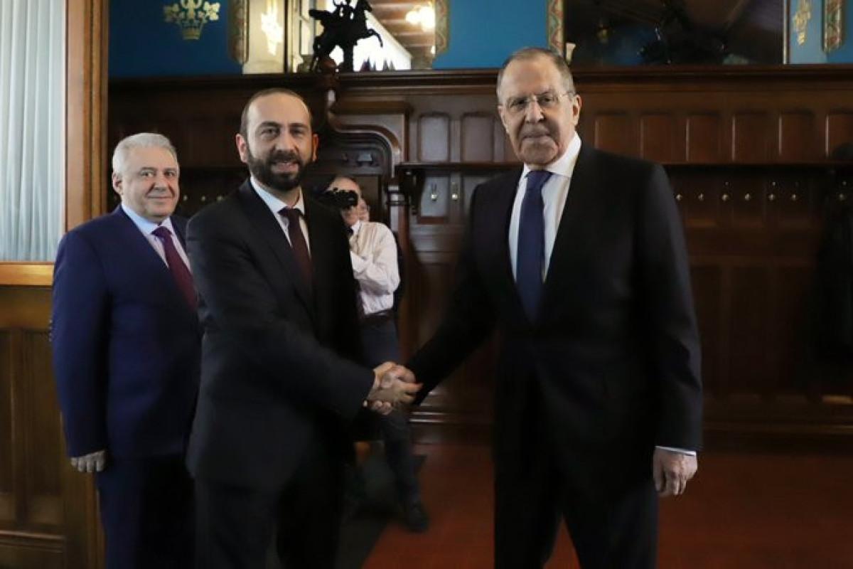 Ararat Mirzoyan, Sergey Lavrov