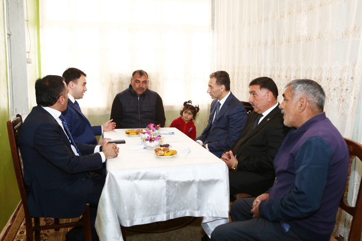 Nazir Rəşad Nəbiyev Sabirabadda şəhid və qazi ailələrini ziyarət edib
