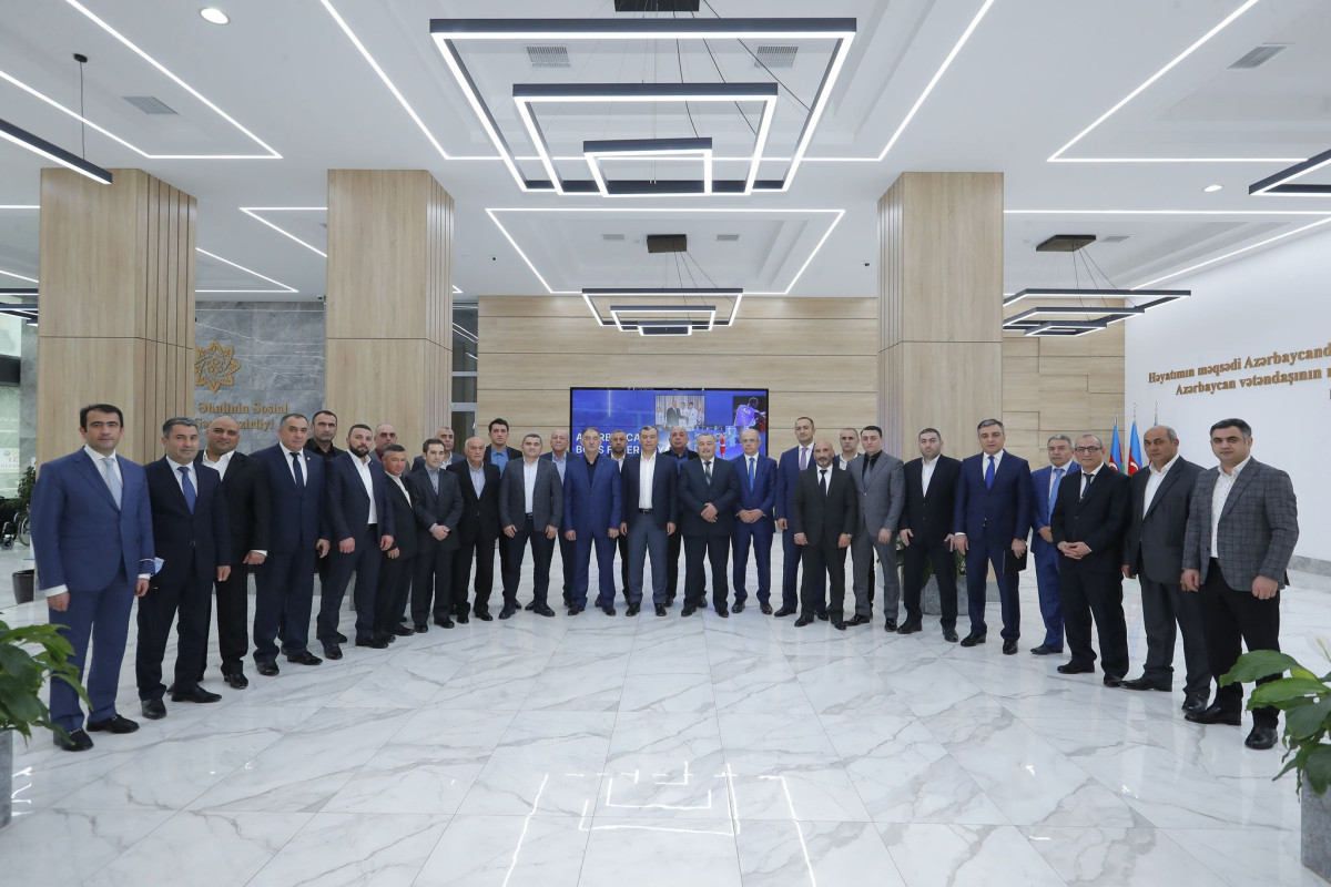 Sahil Babayev məşqçilərlə görüşüb