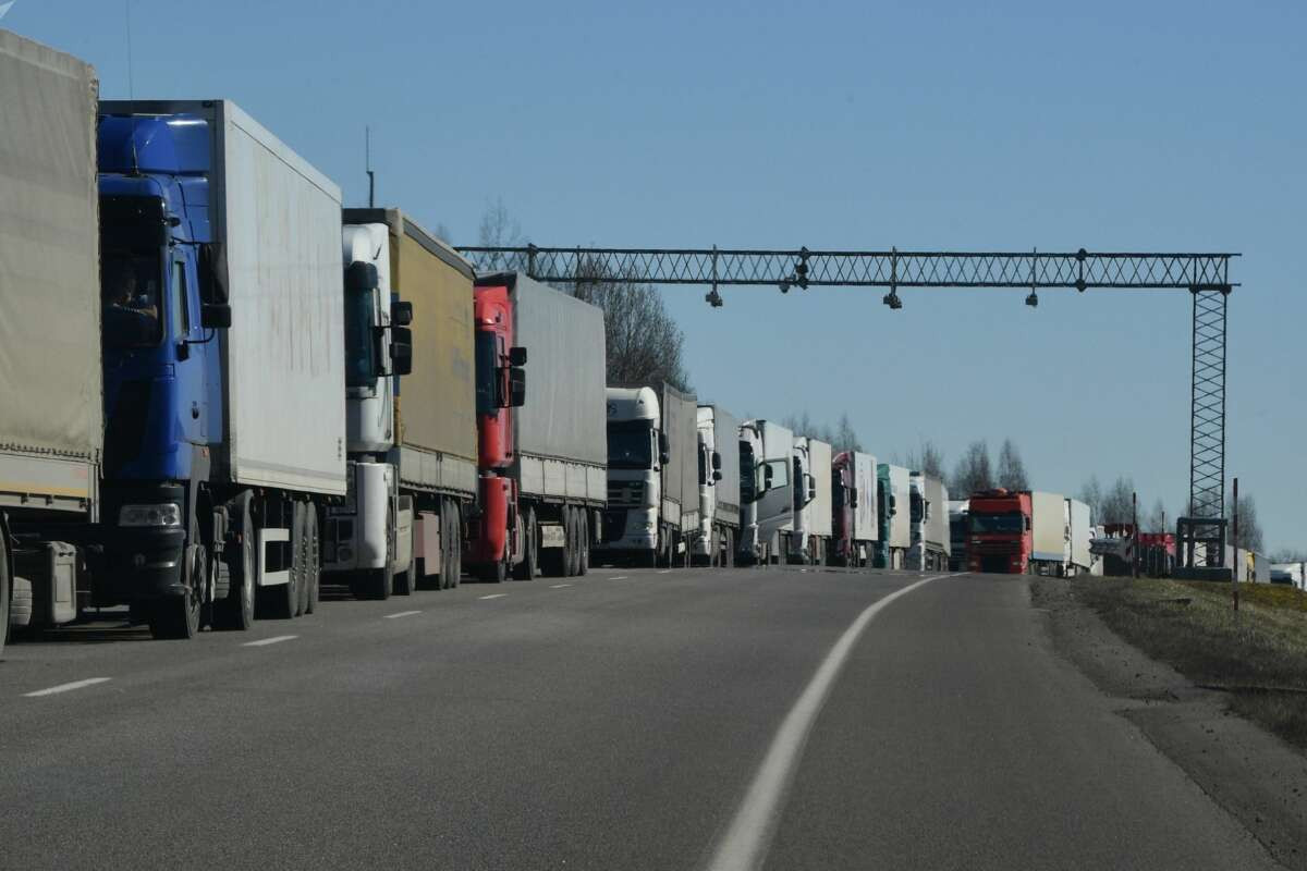 Latviya Belarus və Rusiyanın 152 yük maşınını geri qaytarıb