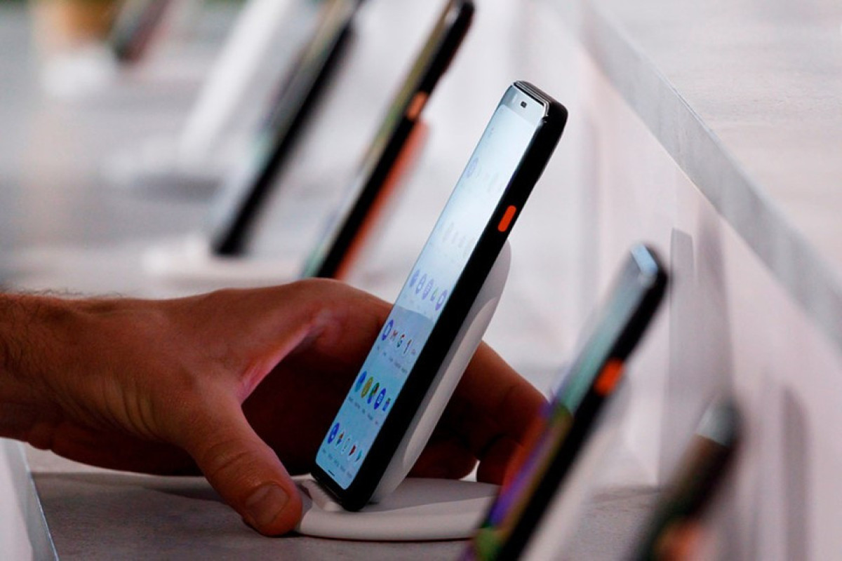 Azərbaycana mobil telefon idxalı azalıb
