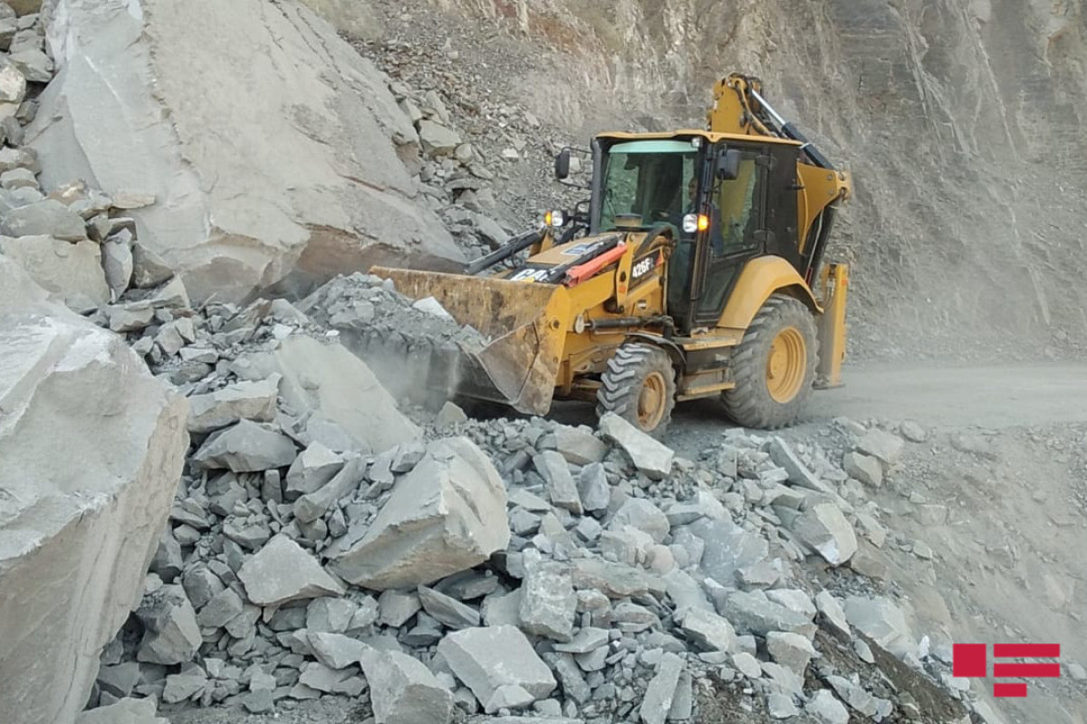 Lahıcda dağ uçqunu zamanı bağlanan yol açılıb- VİDEO  - YENİLƏNİB 