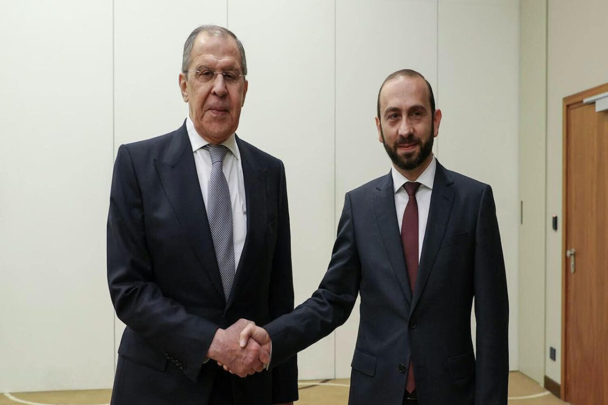 Lavrov Mirzoyanla sülh müqaviləsini müzakirə edib