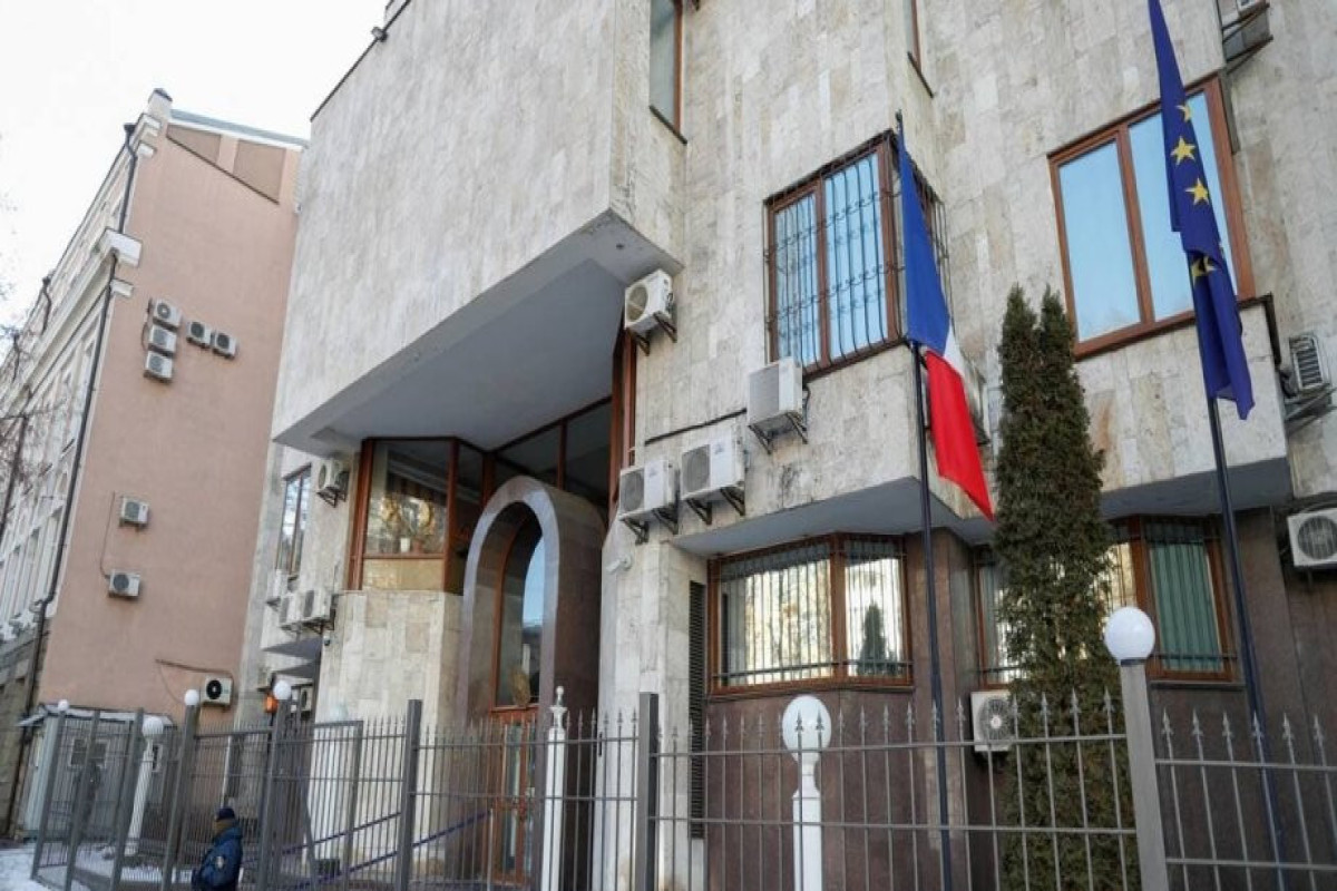 Fransa səfirliyi Kiyevdə işini bərpa edib
