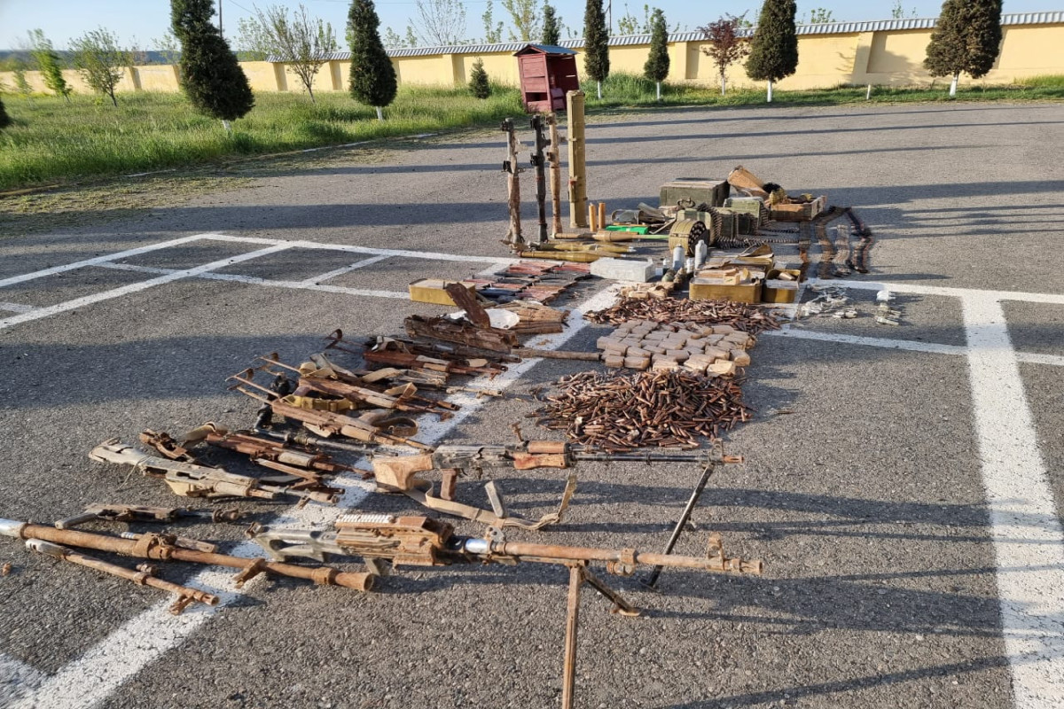 В Физулинском районе найдено большое количество оружия и боеприпасов-ФОТО 