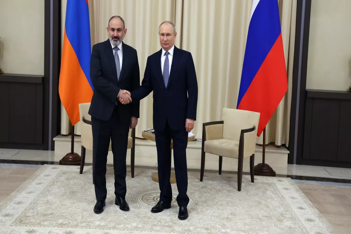 Putin-Paşinyan görüşü başlayıb
