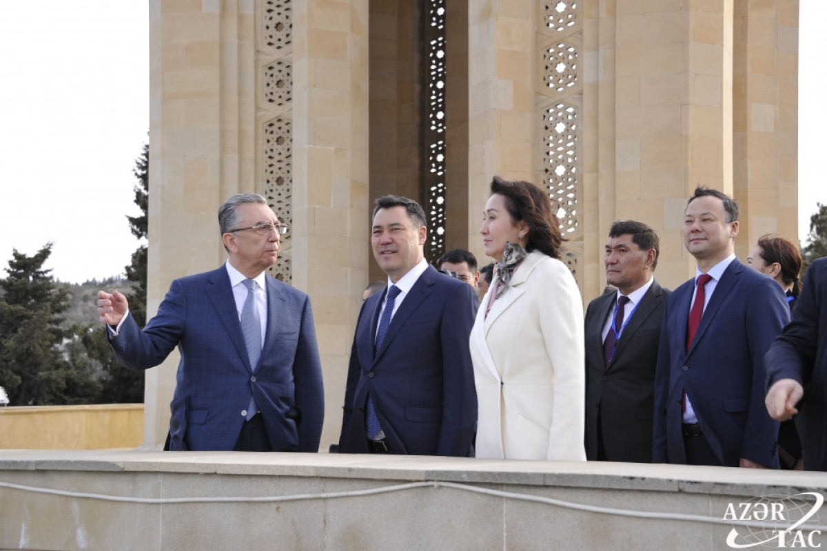 Qırğızıstan Prezidenti Şəhidlər xiyabanını ziyarət edib - FOTO 