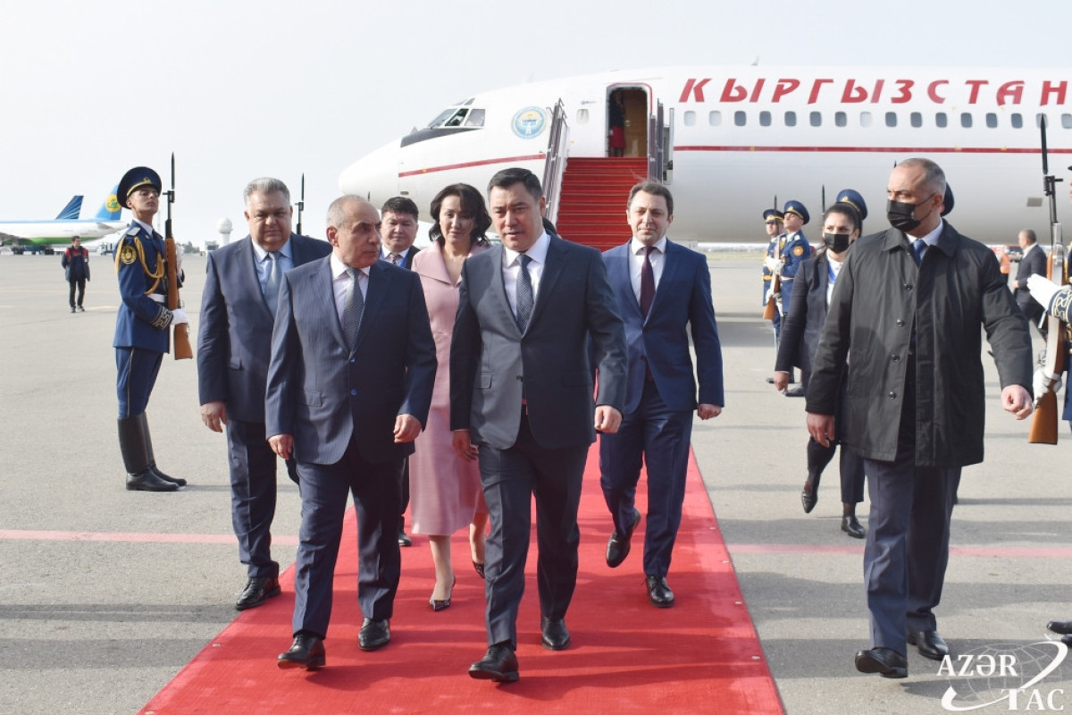Садыр Жапаров прибыл с официальным визитом в Азербайджан