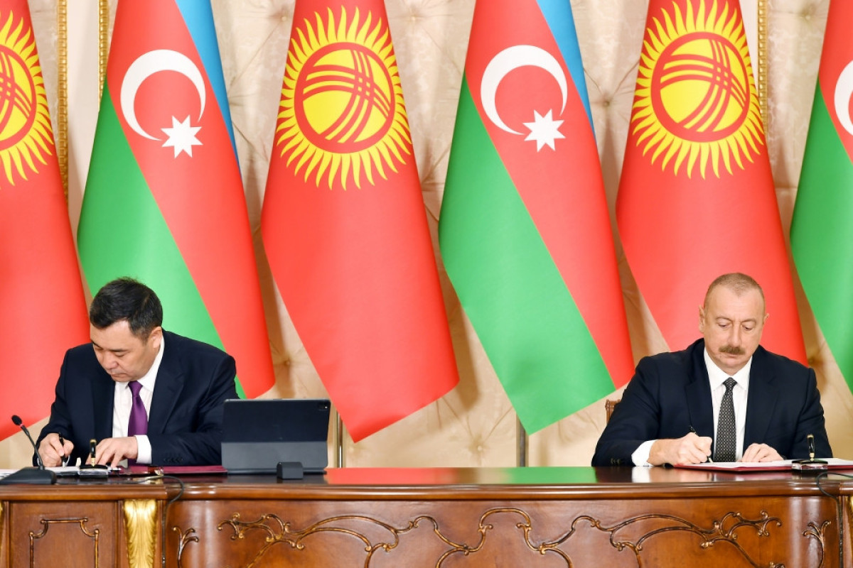 Азербайджан и Кыргызстан подписали Декларацию о стратегическом партнерстве и еще 9 документов