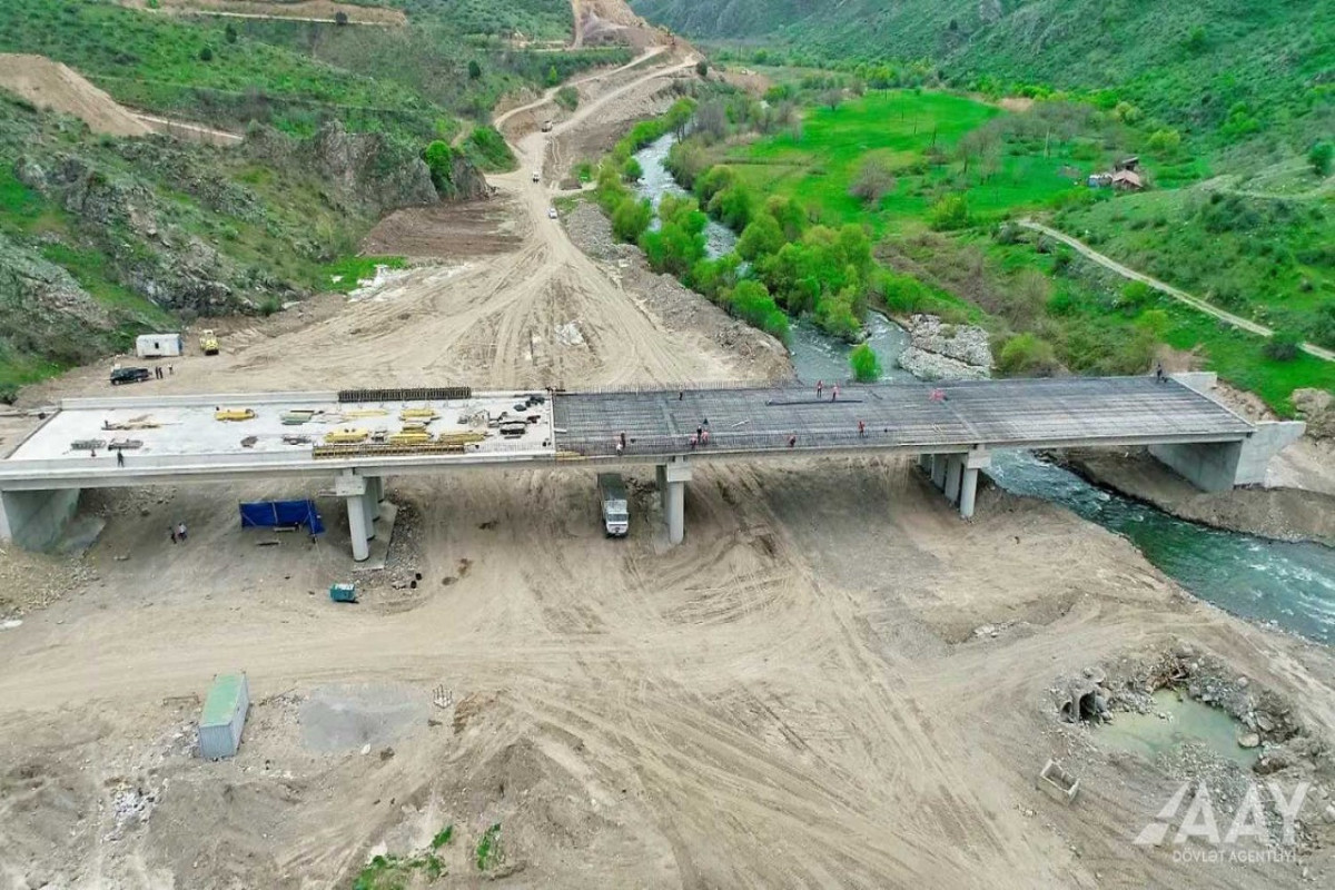 Строительство новой дороги в обход города Лачин 