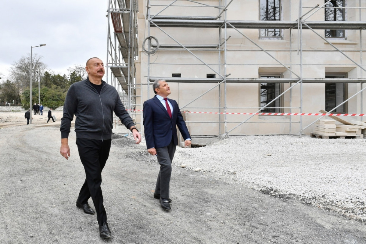 Prezident Şuşada inzibati binanın əsaslı təmiri və konfrans zalının tikintisi ilə tanış olub