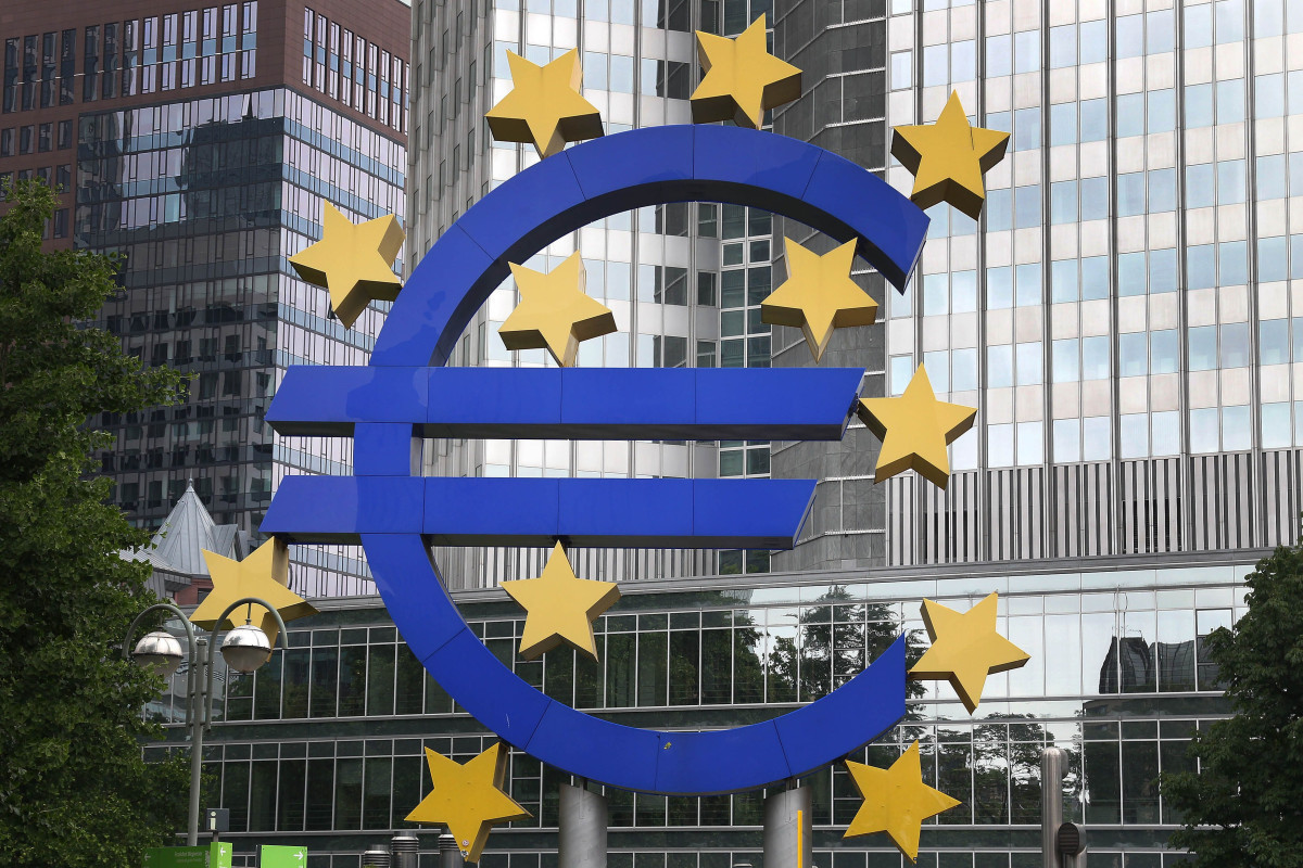Eurozone annual inflation rate rises to 7.4% in March