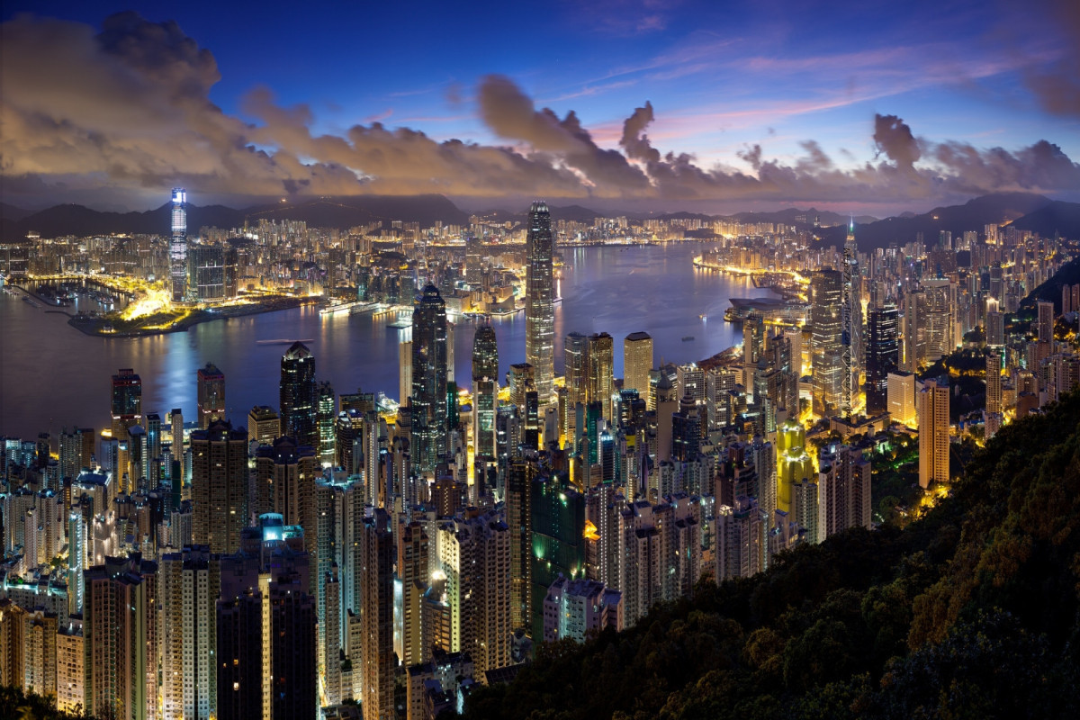 Hong Kong to let in tourists