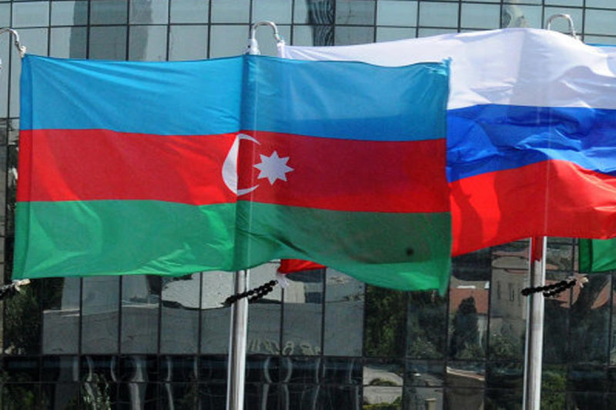 Azərbaycan-Rusiya bayraqları