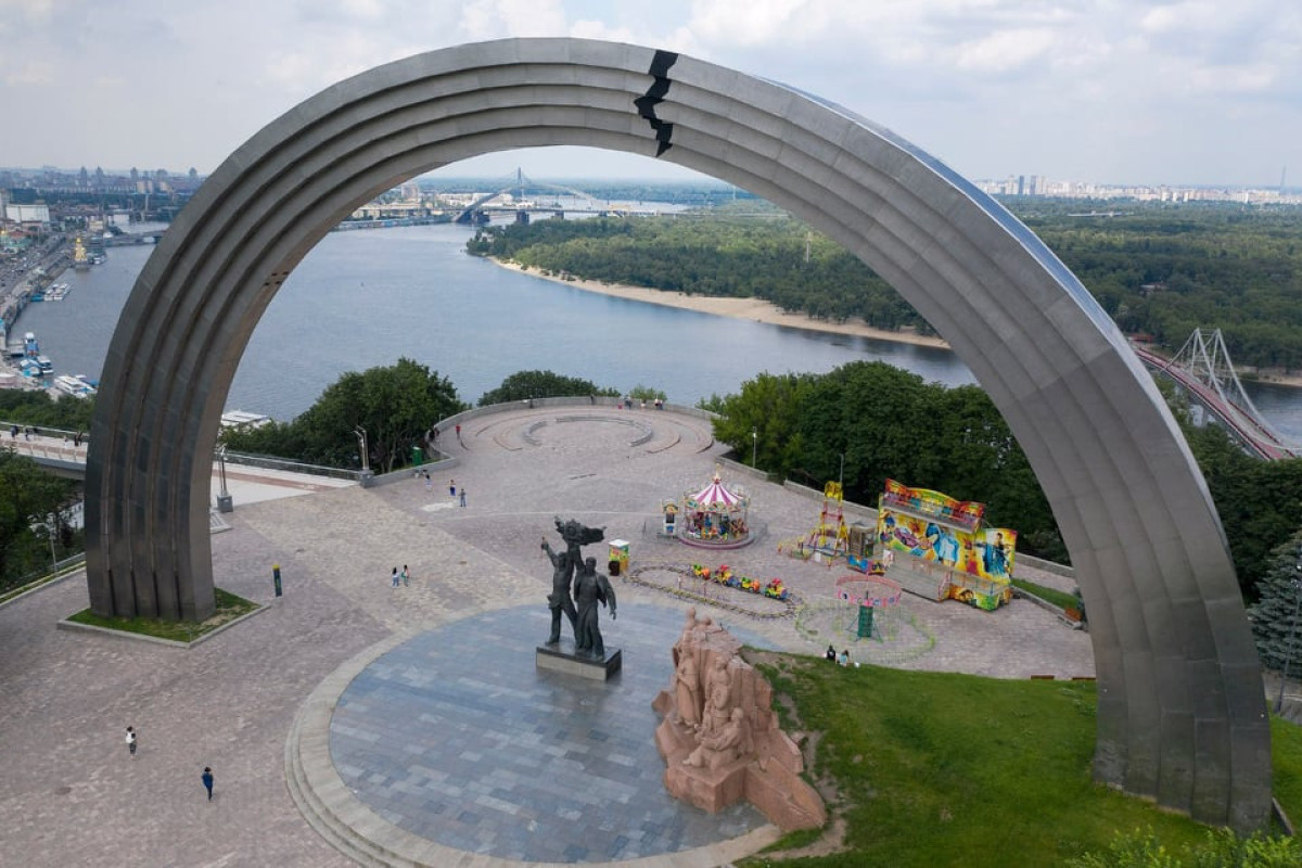 A monument to Russian-Ukrainian friendship