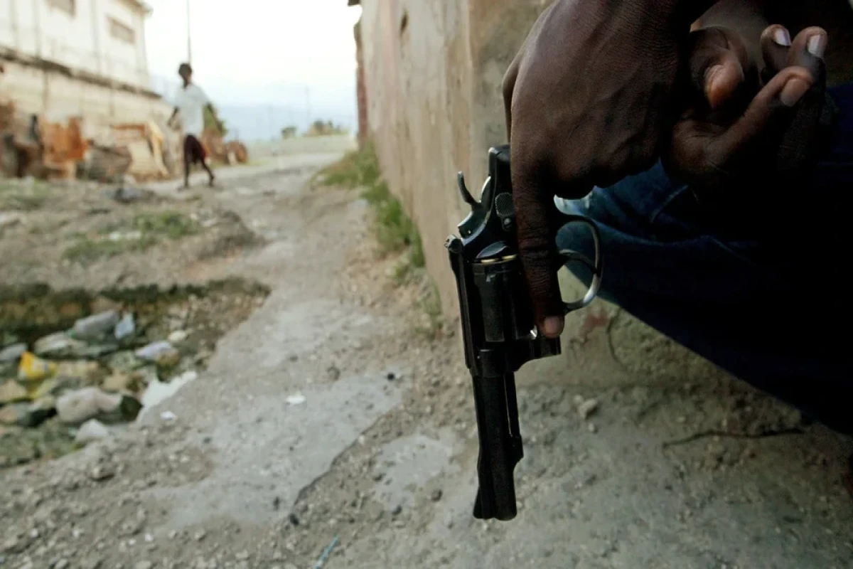 СМИ: Не менее 20 человек погибли из-за столкновений банд у столицы Гаити