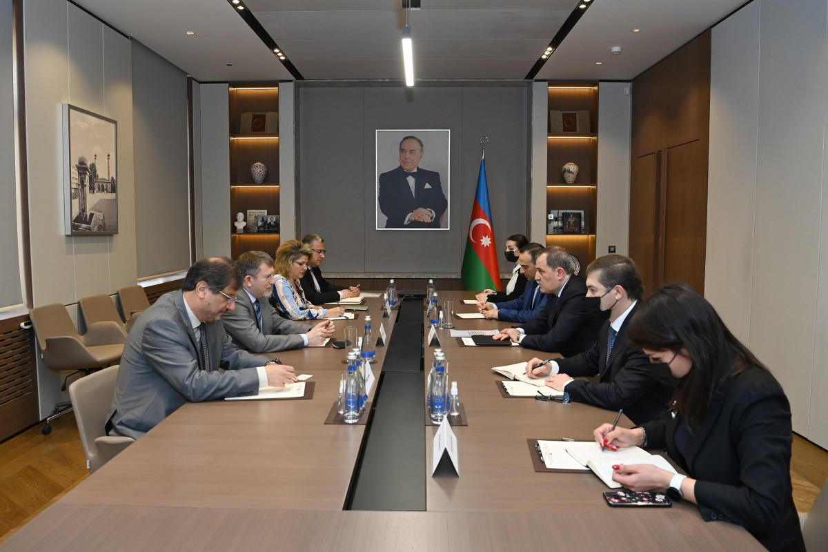 Джейхун Байрамов принял делегацию во главе с заместителем министра иностранных дел Болгарии Василом Георгиевым