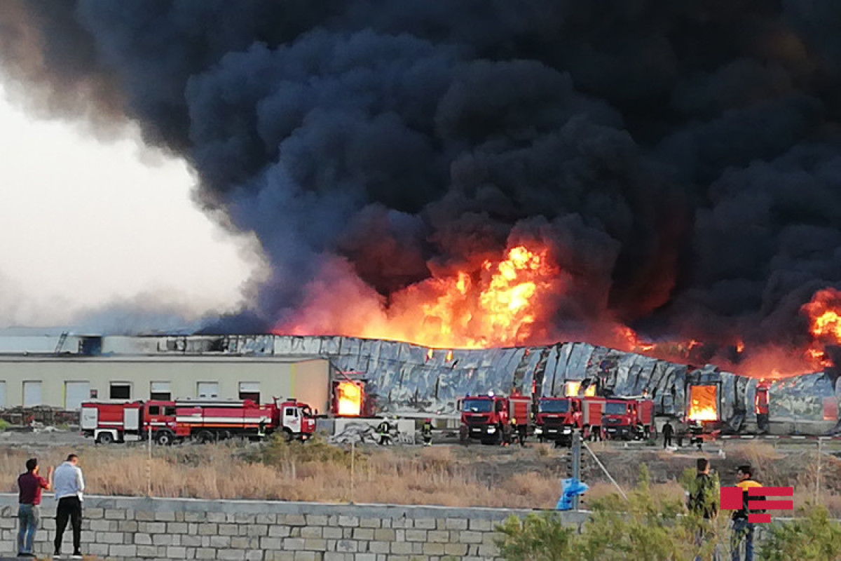 TƏBİB: Опасности для жизни пострадавшего пожарного нет