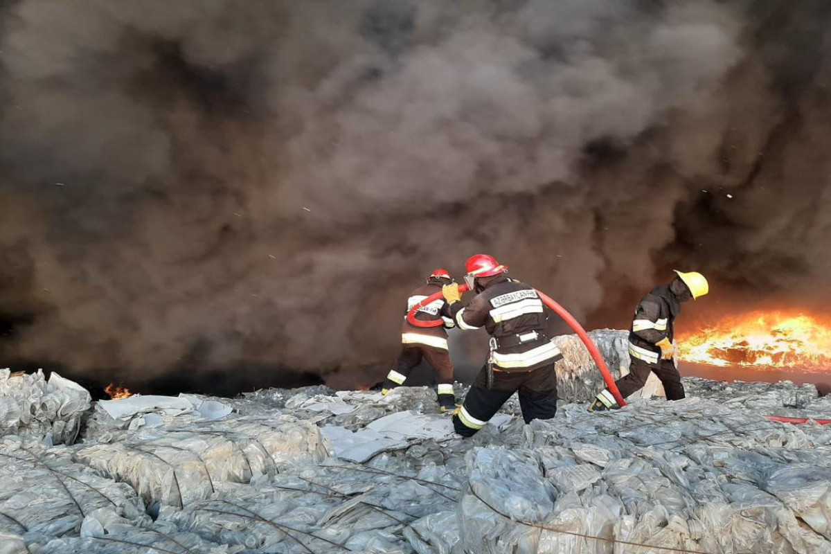 Minister: The fire in Sumgayit covered 5 thousand sq/m, on an area of 4 thousand sq/m extinguished-PHOTO -VIDEO 