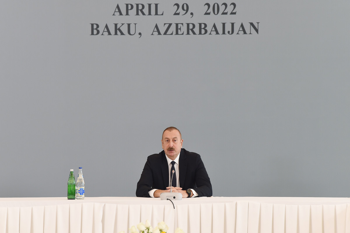 Azərbaycan lideri: "Hələ ki, Rusiyaya tətbiq edilən sanksiyaların neqativ təsirlərini görmürük"