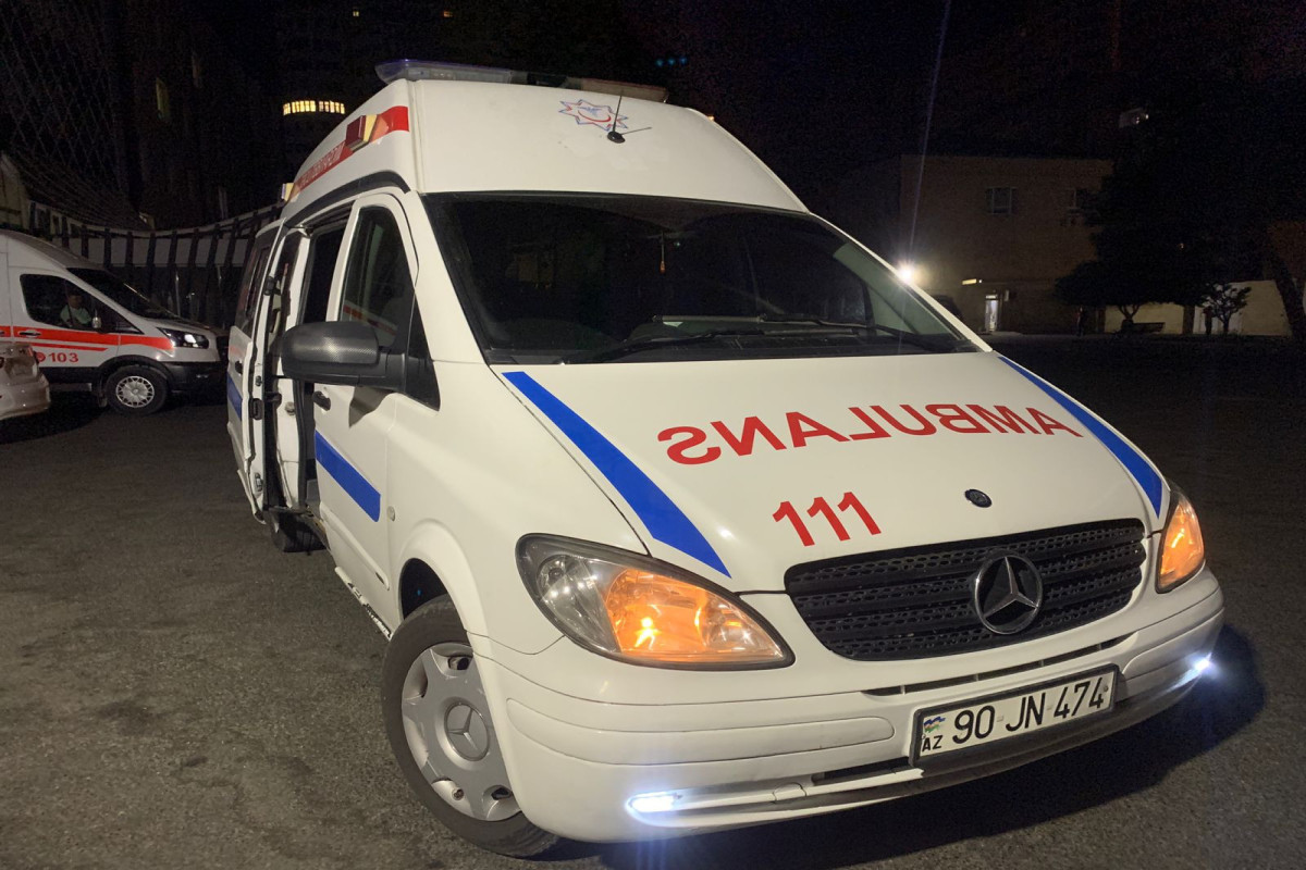 В Баку автомобиль сбил четырех членов одной семьи