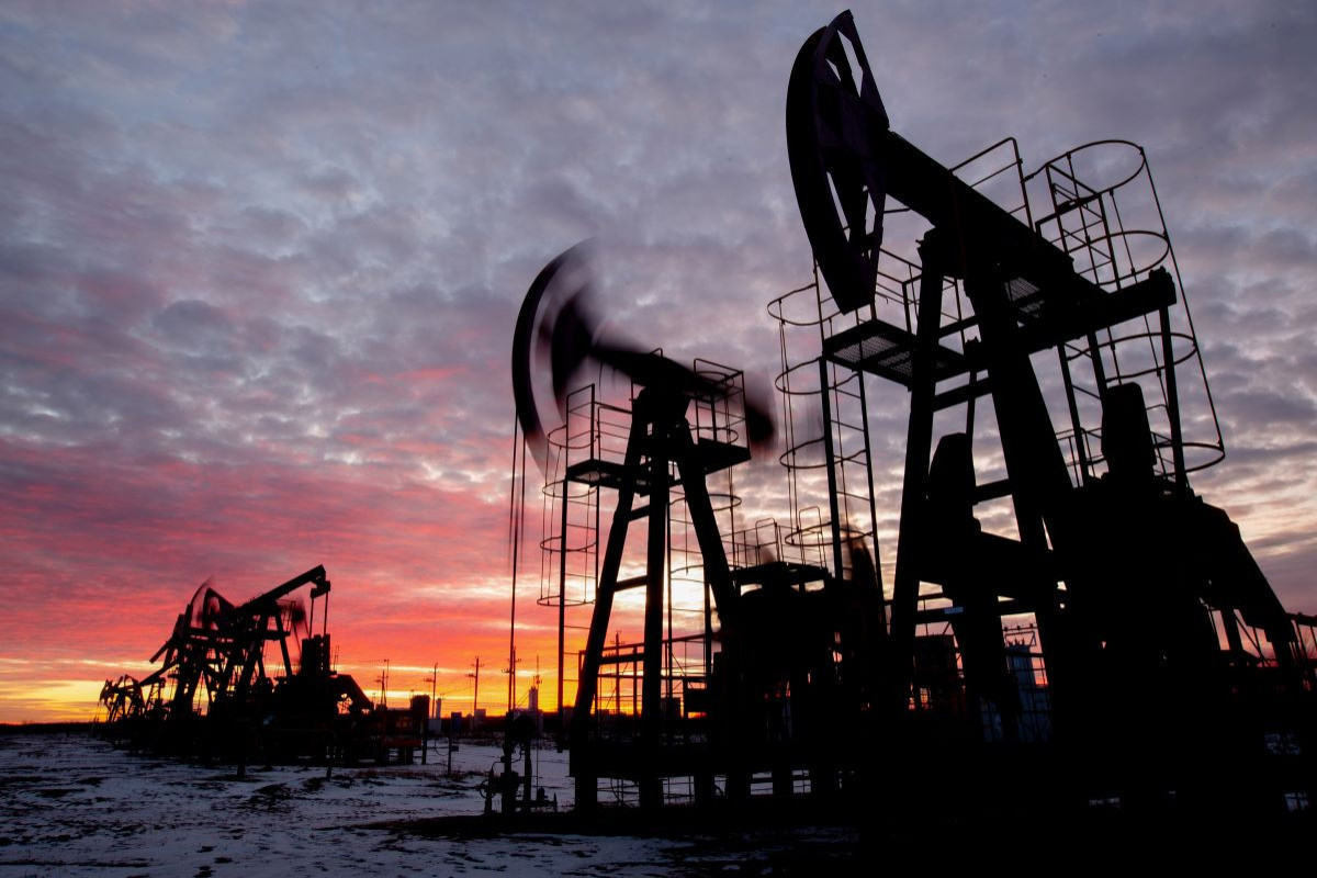Azerbaijani oil price decreased by about $7