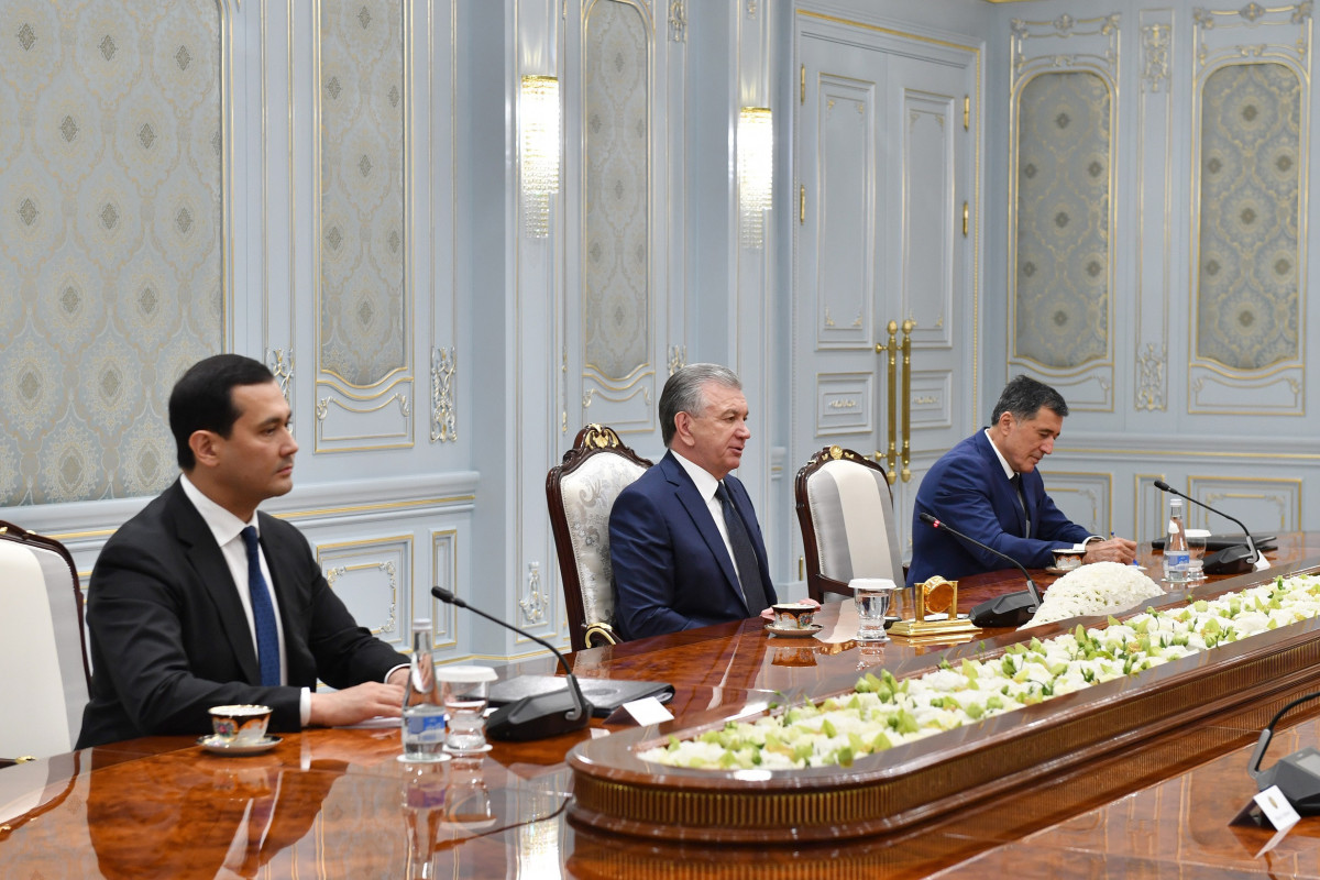 Шавкат Мирзиёев принял делегацию Азербайджана