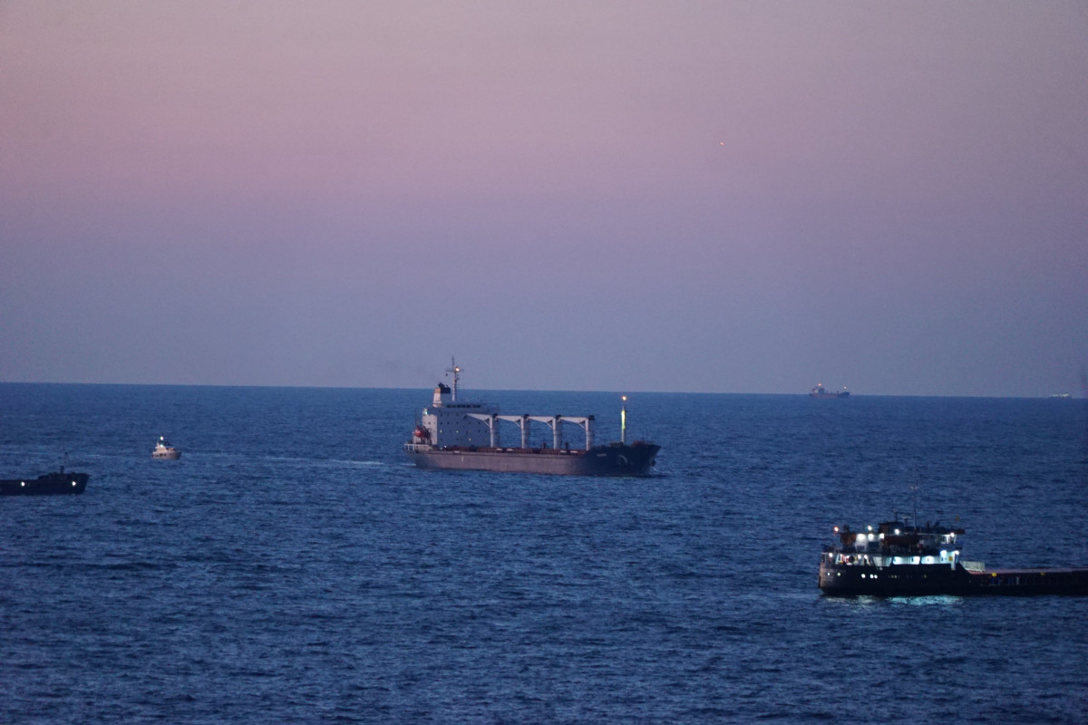 Corn-laden ship from Ukraine anchors off Bosphorus Strait entrance-PHOTO 
