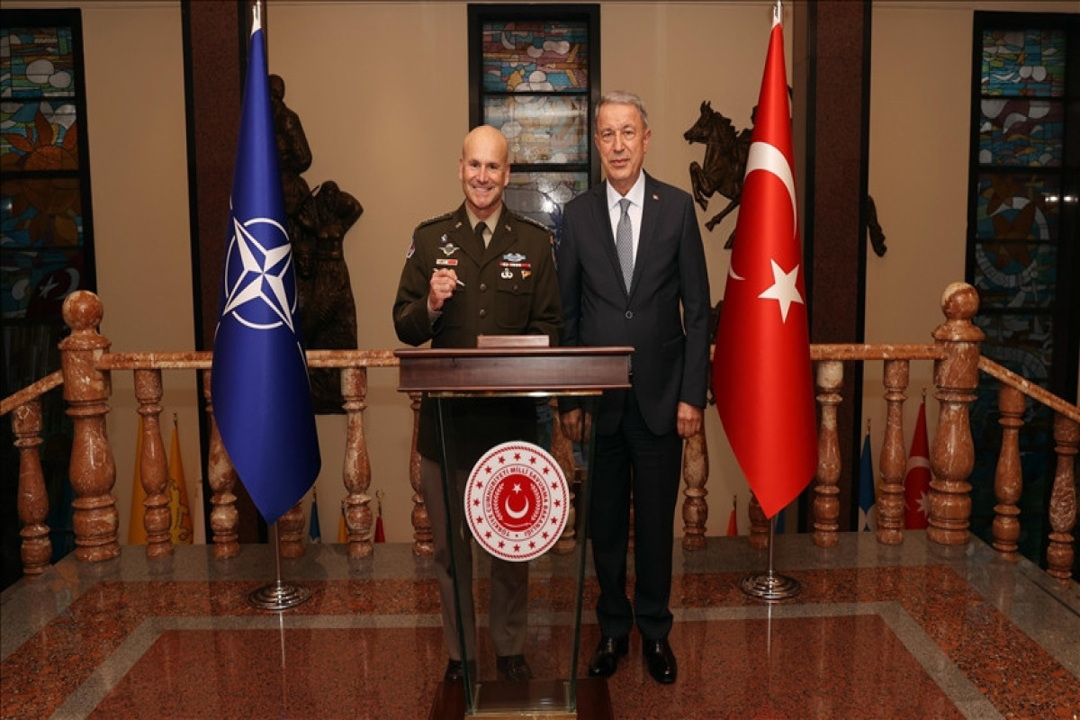 Глава Минобороны Турции принял главнокомандующего SACEUR