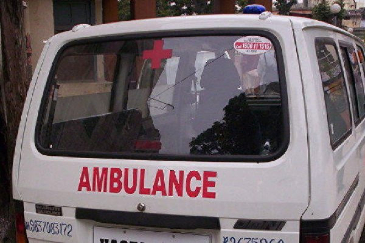 СМИ: в Индии при падении автофургона в ущелье погибли не менее четырех человек
