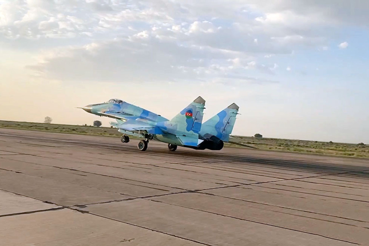 Classes of a new training period are held with the aircraft of the Azerbaijan Air Force -VIDEO 