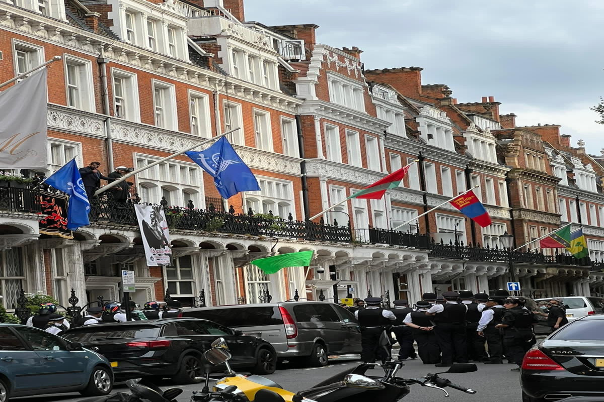 Azerbaijan Embassy in London stormed by radical religious group-VIDEO 