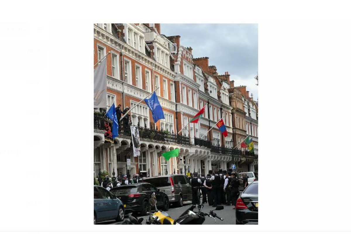 Посольство Азербайджана в Лондоне подверглось нападению радикальной религиозной группы-ВИДЕО 