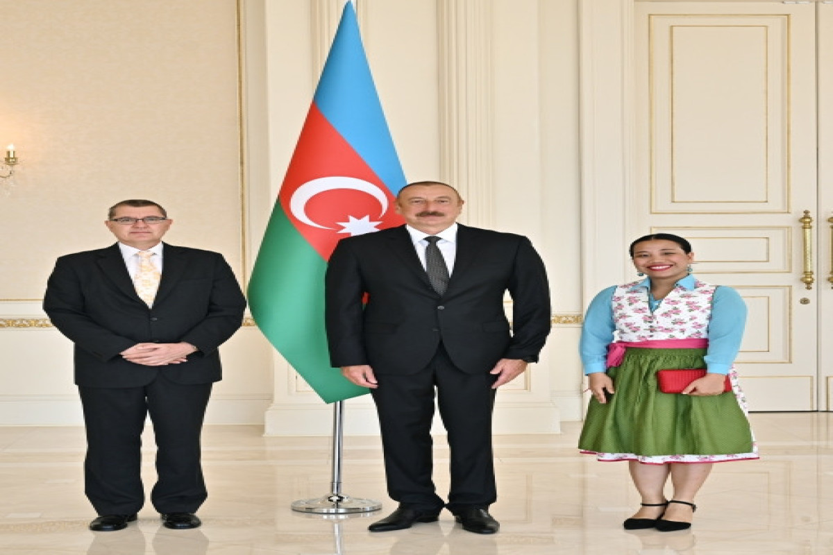 Президент принял верительные грамоты вновь назначенного посла Австрии в Азербайджане