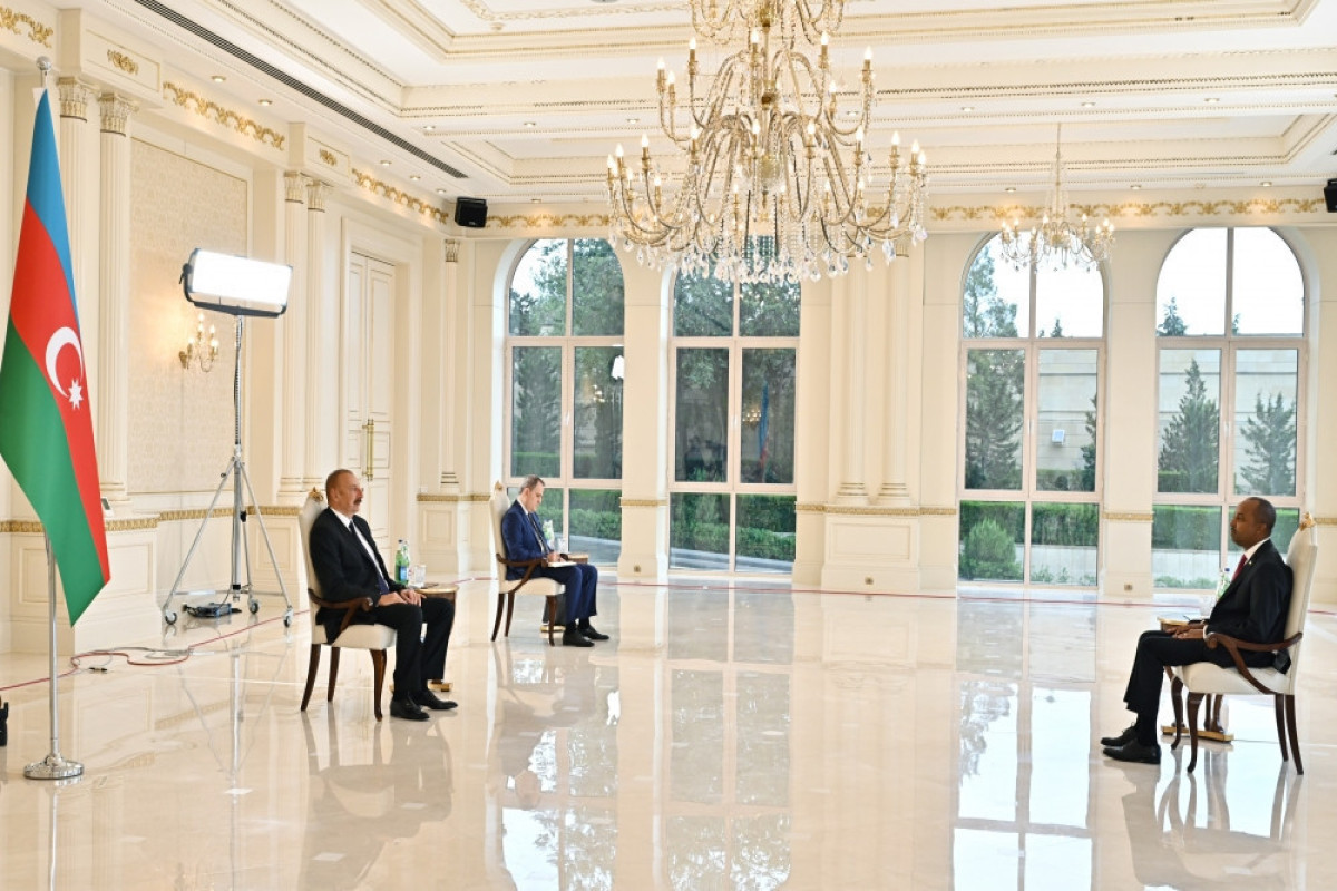 Президент Ильхам Алиев принял верительные грамоты новоназначенного посла Руанды