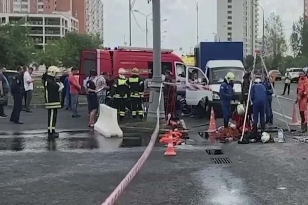Трое унесенных в коллектор на юго-востоке Москвы рабочих погибли-ВИДЕО 