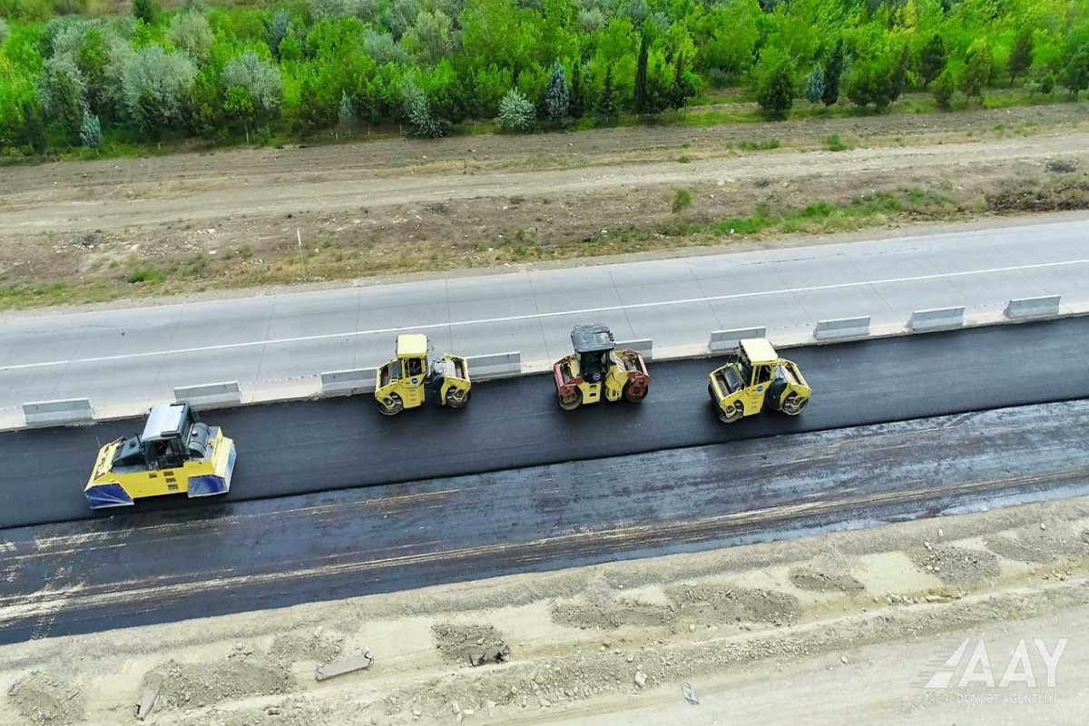 Bakı-Quba yoluna yeni asfalt-beton örtüyü döşənir - FOTO  - VİDEO 