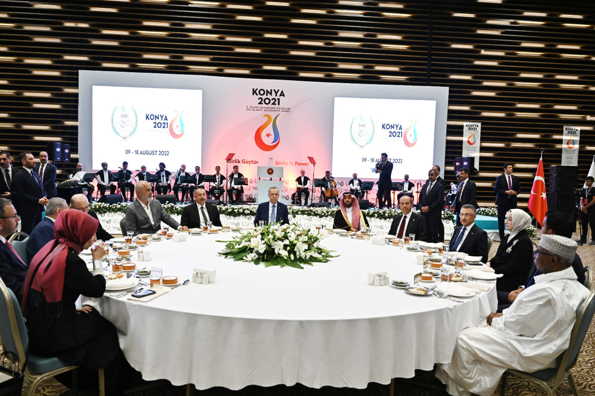 The President of the Republic of Azerbaijan Ilham Aliyev attended a dinner was held in honor of the officials who participated in the opening ceremony of the 5th Islamiad