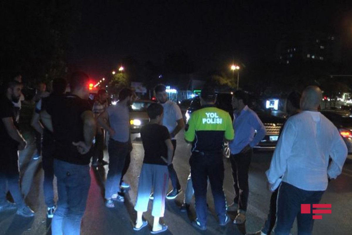В Баку столкнулись 3 автомобиля, водитель получил тяжелые травмы-ФОТО 