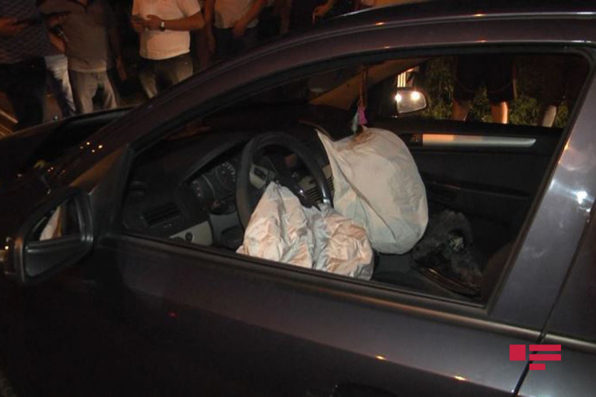 В Баку столкнулись 3 автомобиля, водитель получил тяжелые травмы-ФОТО 