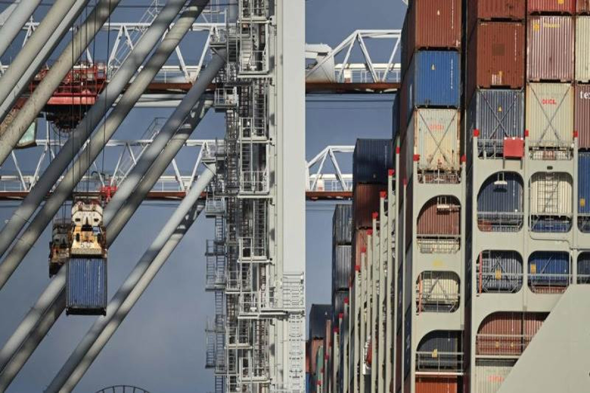 UK trade deficit up to record £27.9B in Q2