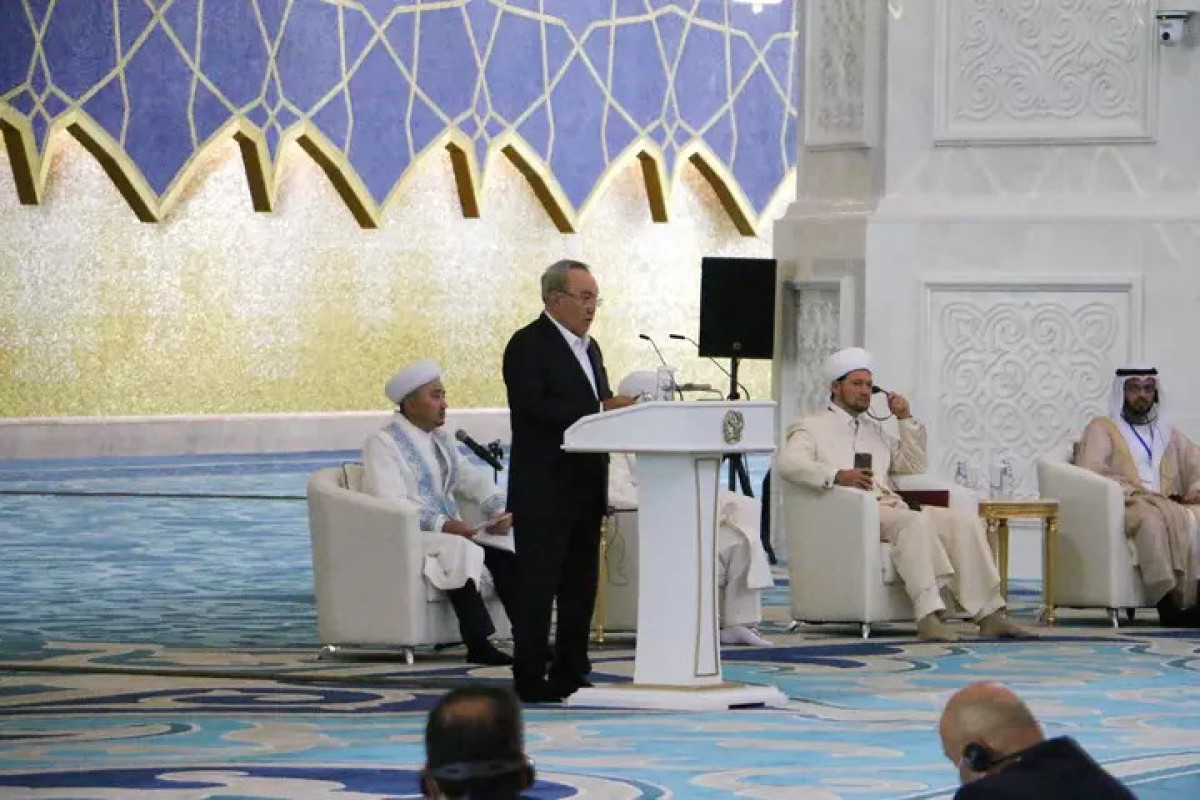 Назарбаев принял участие в открытии новой мечети в Нур-Султане